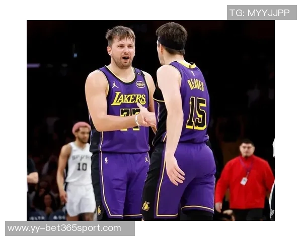 太阳记者反击湖人球迷质疑东契奇上场对里夫斯51分的影响