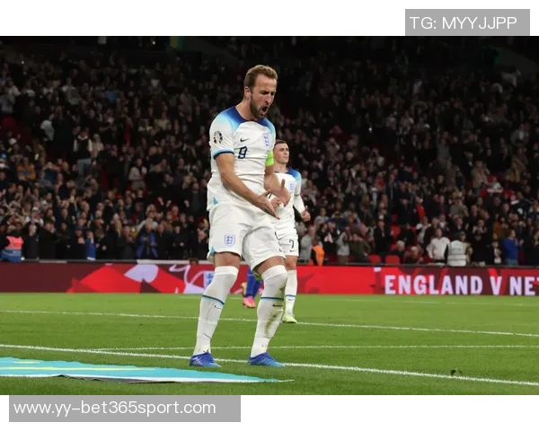 凯恩主动关心小贝林与特尔交流展现老好人本色