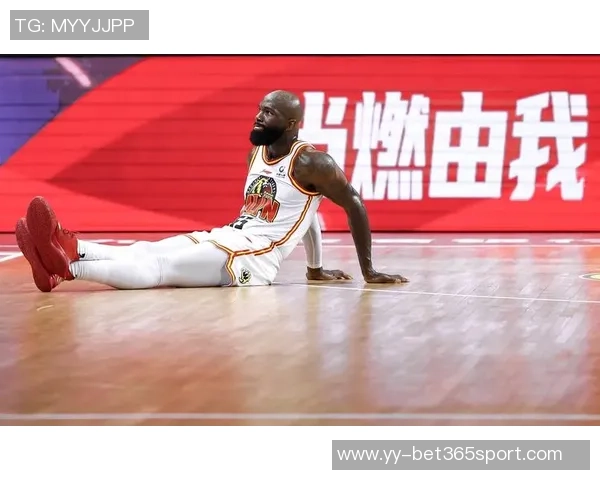 费尔斯表现低迷15投仅5中贡献13分5篮板3助攻全队最低正负值10