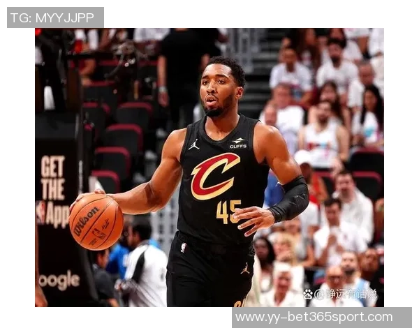 米切尔全场表现出色砍下33分助球队赢得胜利成为比赛关键人物